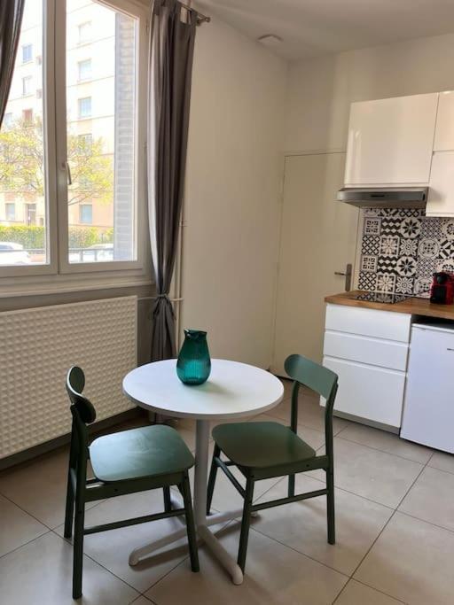 Le Pressense Apartment Vénissieux Екстериор снимка