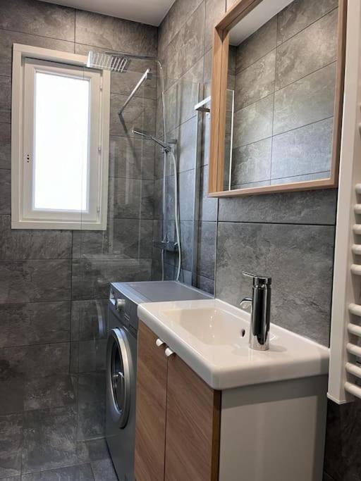 Le Pressense Apartment Vénissieux Екстериор снимка